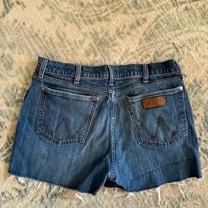 Women's Wrangler Distressed Blue Denim Shorts- western rodeo cowgirl size 31